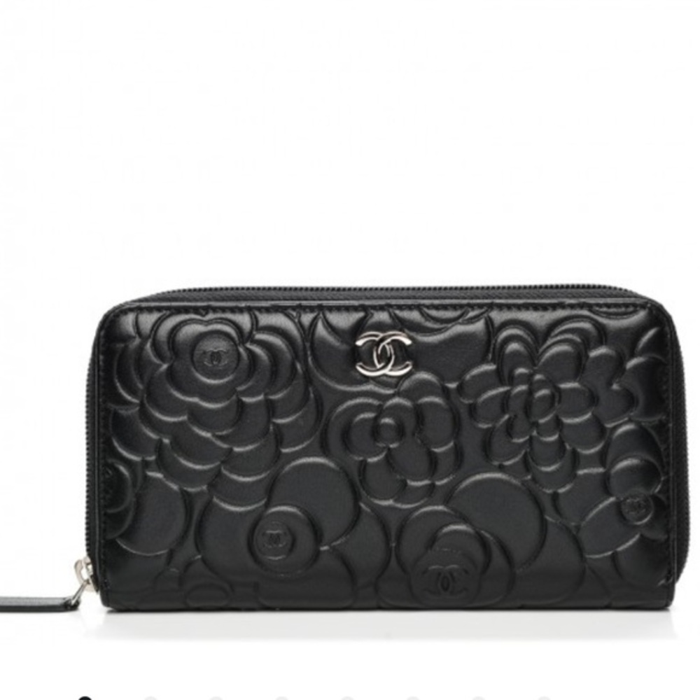 Chanel Zip‎ around Camellia embossed wallet lambskin